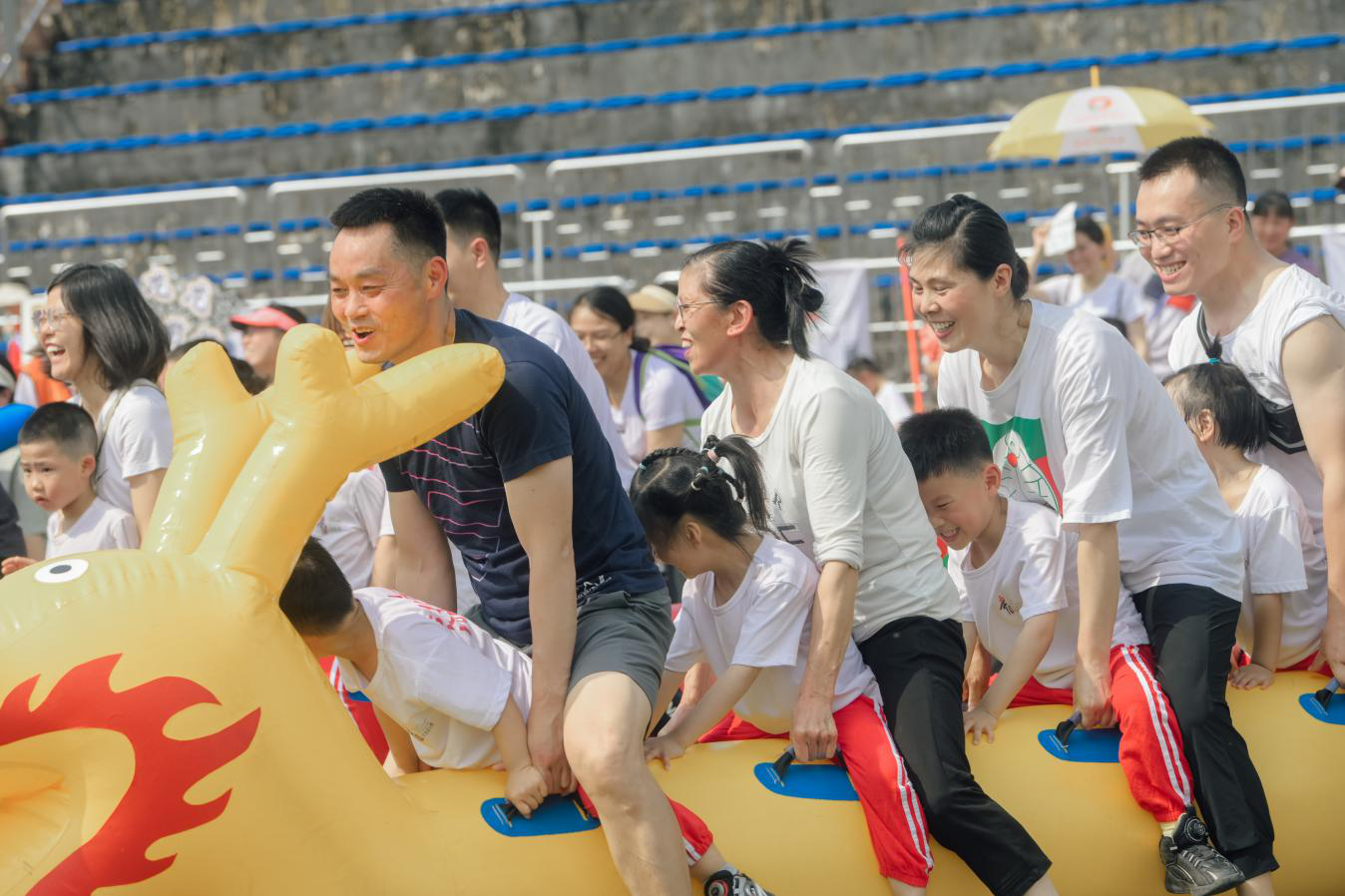 2023年学前教育宣传月活动_适合幼儿园的亲子游戏_丰都县示范幼儿园庆六一亲子游戏日