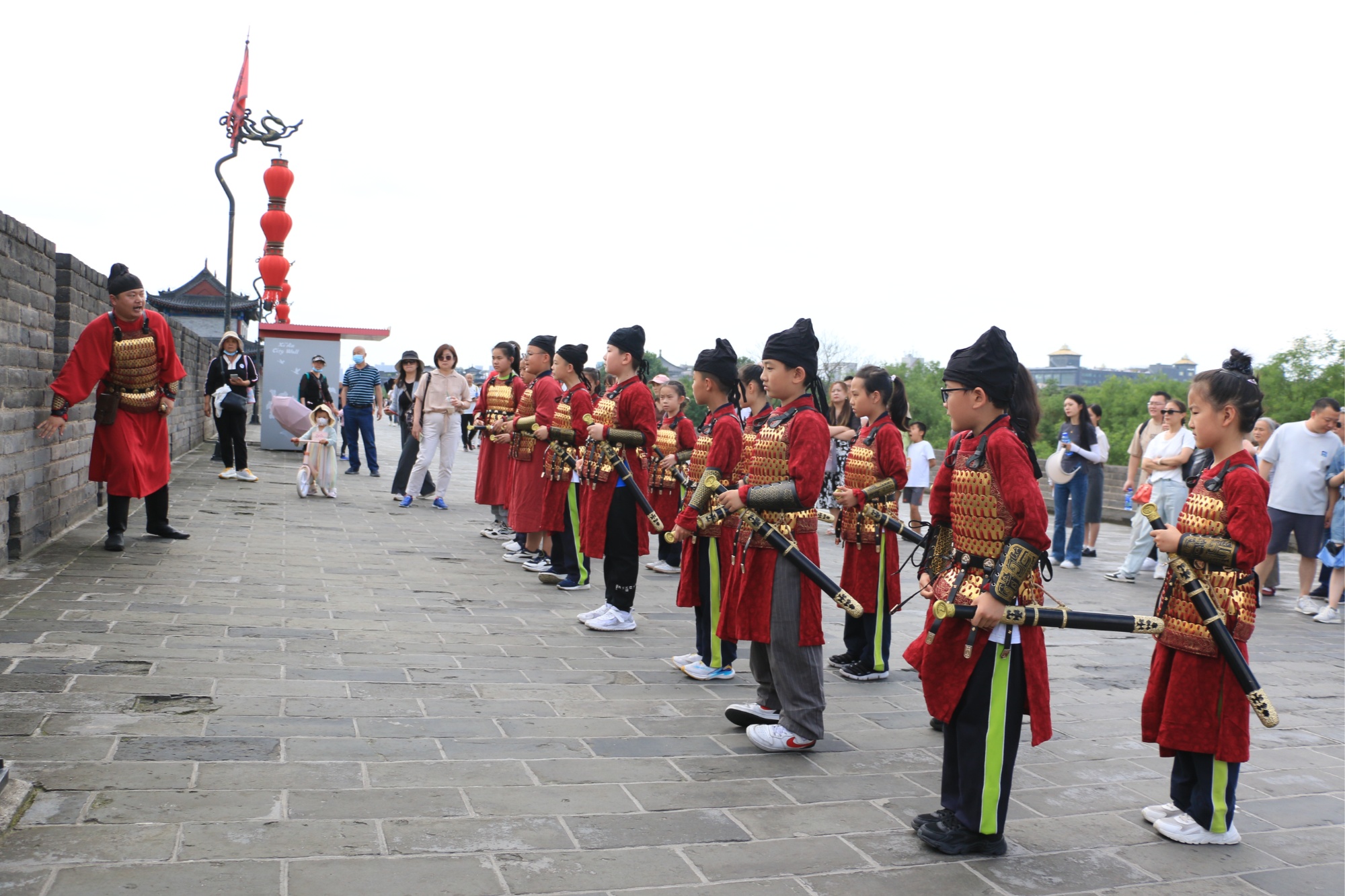 小记者走进西安城墙景区欢度“六一”儿童节