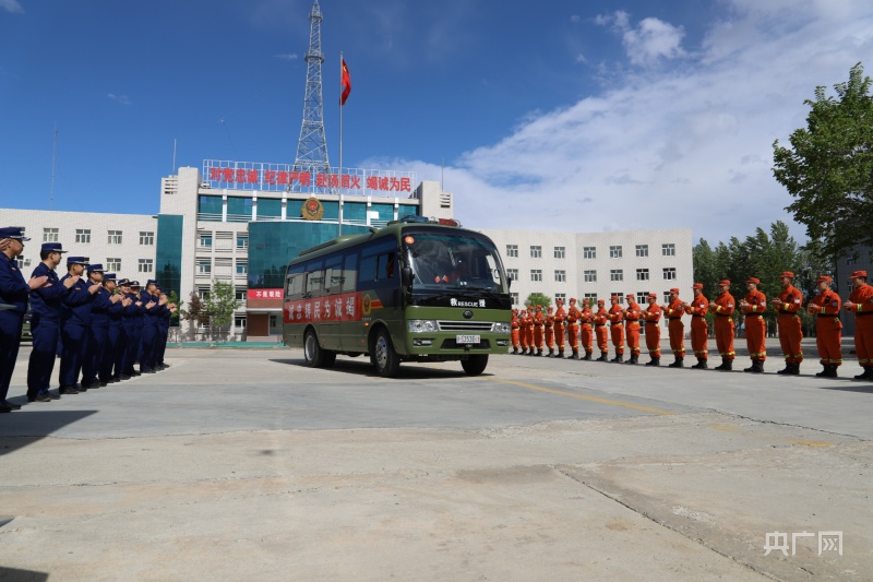 阿勒泰地区森林消防：出征“西北第一村”