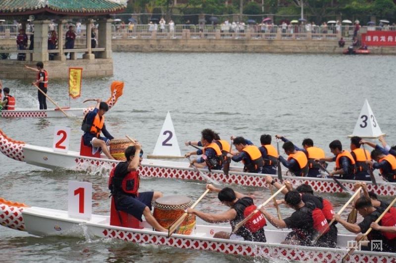 海峡两岸（集美）龙舟文化节正式开赛