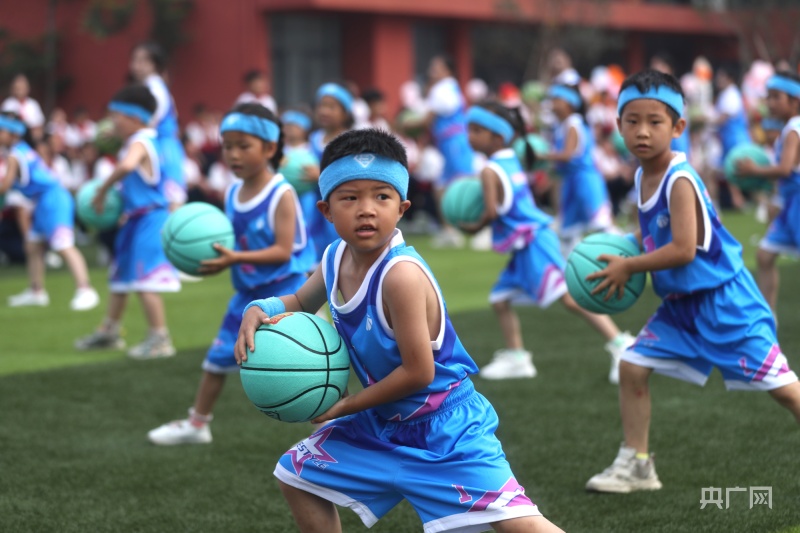 泛亚电竞2023年“奔跑吧·少年” 儿童青少年主题健身活动（江西会场·武功山）启动仪式举行(图2)