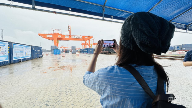 “东盟伙伴”媒体团探访广西钦州港