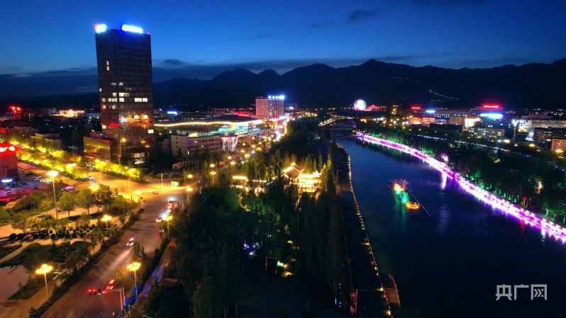【镜头里的青海】德令哈:巴音河畔夜色美_央广网