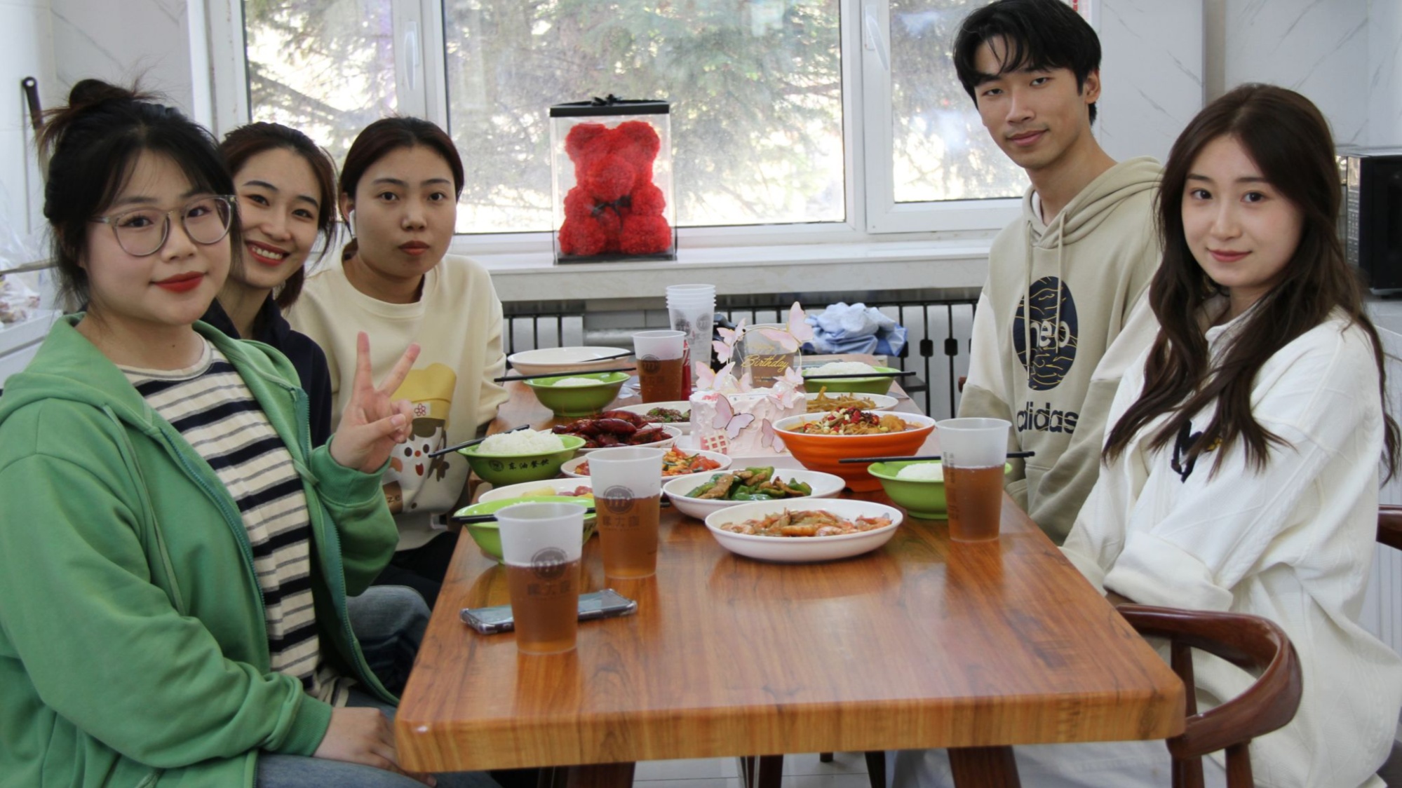 这所学校的学生在“锅碗瓢盆“中体会劳动乐趣