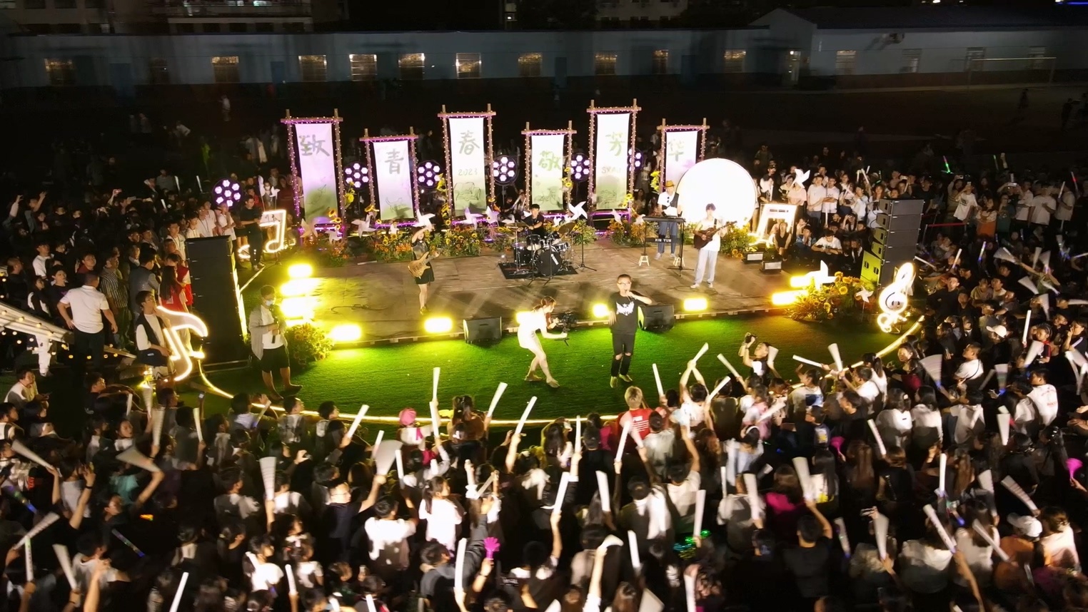 山西农大:草坪音乐会 点燃毕业季_央广网