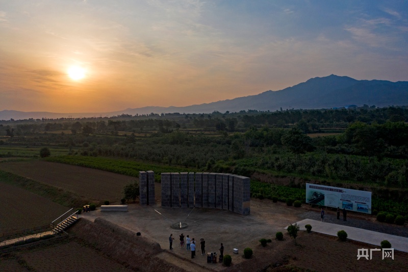 山西襄汾:陶寺遗址观象台与日出的夏至同框