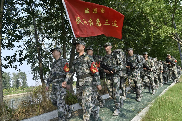 盐城军分区高标准组织市民兵应急营轮训备勤_央广网