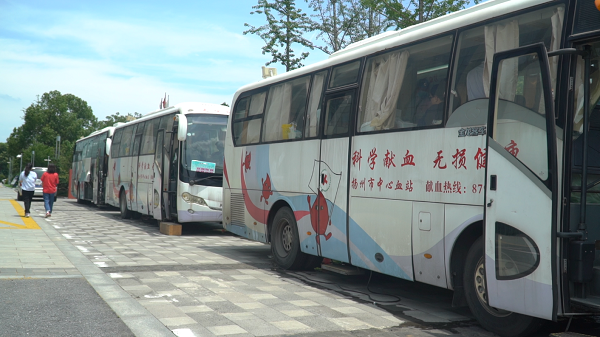 扬州：夏日炎炎 撸起袖子献爱心