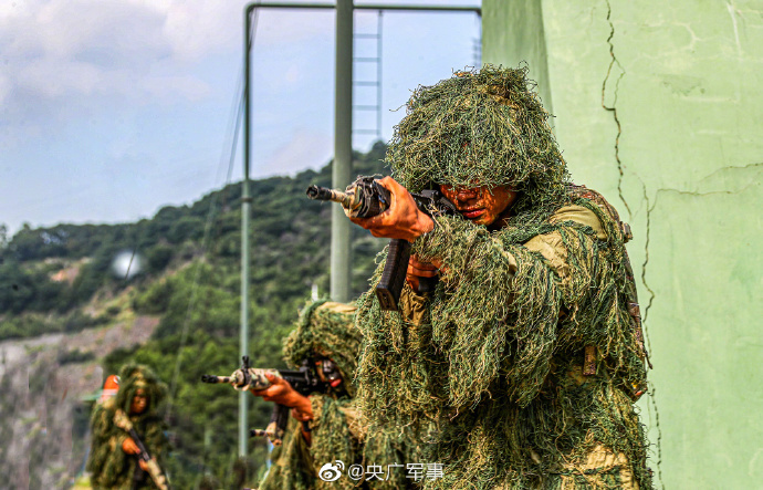 东部战区陆军某旅与武警部队开展特战侦察力量联合训练_央广网