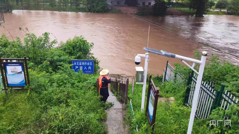 重庆12区县出现暴雨 2条河流超警