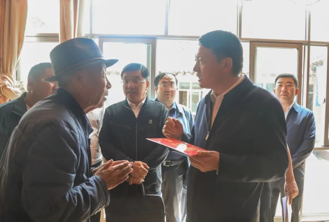 黄南州四大班子领导集中开展走访慰问活动