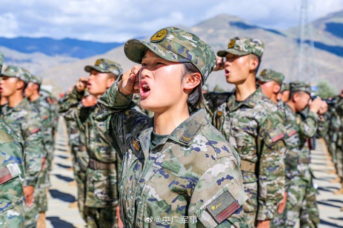 光荣时刻!武警西藏总队新兵团举行新兵授衔暨宣誓仪式