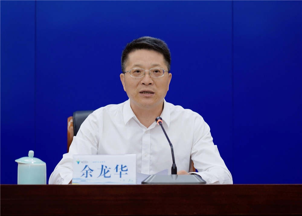 政府党组成员,秘书长余龙华,市民政局局长柴志强,市体育局局长吴剑波