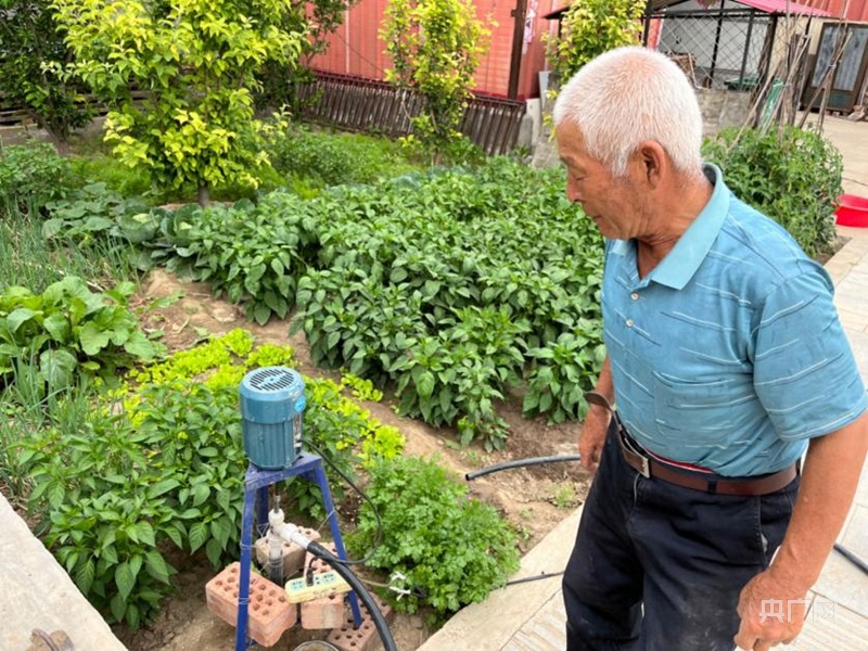 记者调查bob手机版网页：每到夏天就频繁断水 呼和浩特几千户村民饮水难题亟待解决(图1)