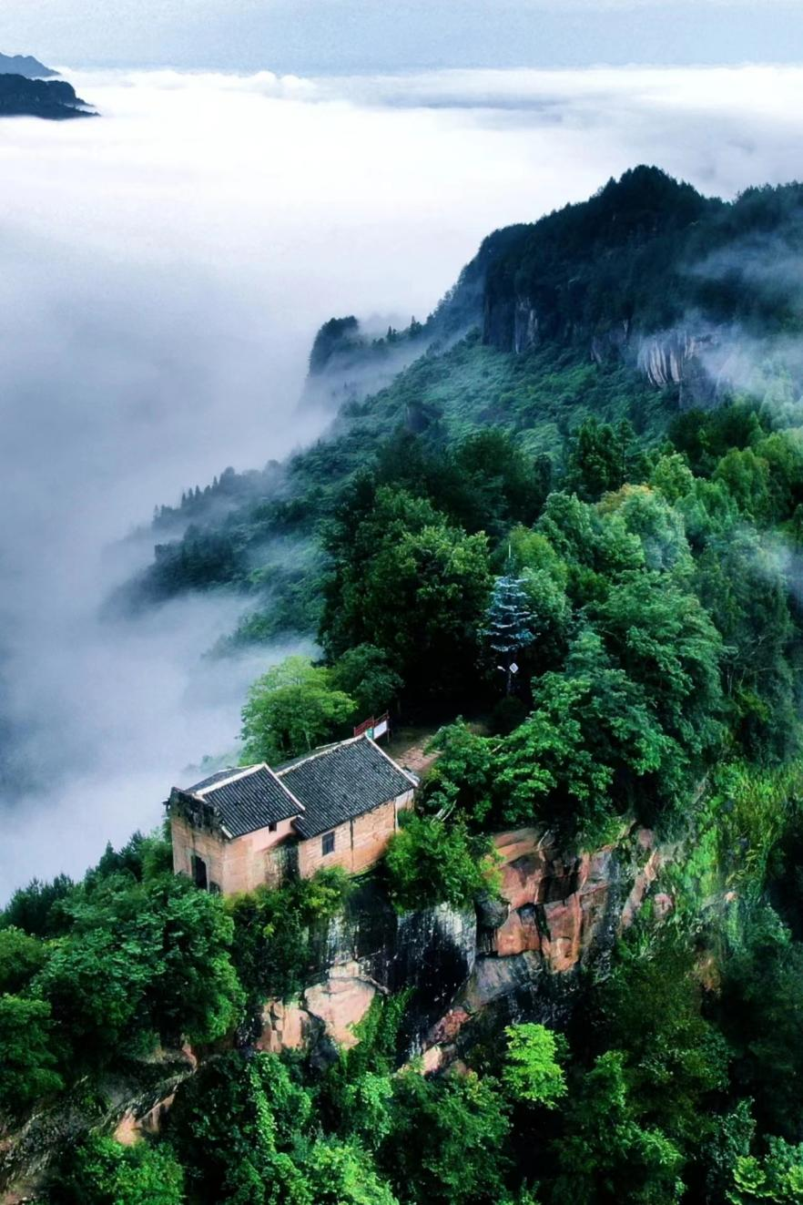 利川市绝壁人家鱼木寨