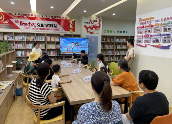 扬州西湖街道润扬社区：开星空体育app下载展“千年运河贯通 八方文脉相承”青少年(图1)