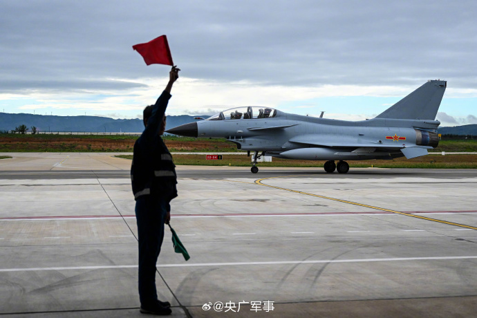 直击空军航空兵跨昼夜飞行训练
