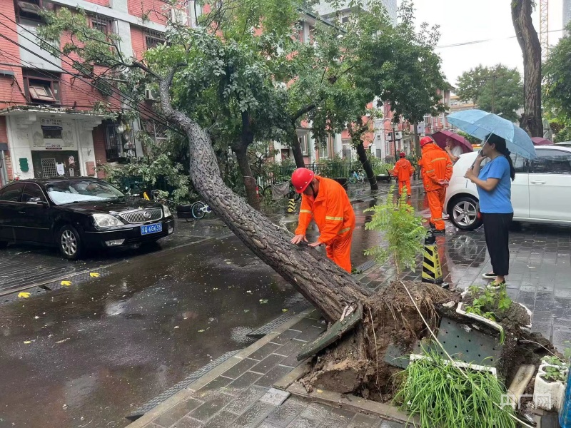 暴雨来袭，感谢你们的守护！