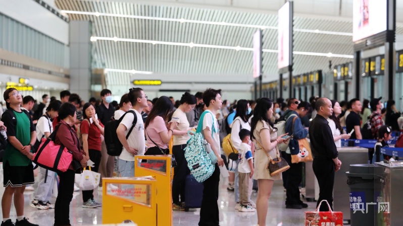 重庆机场：7月单日旅客量最高峰创历史新高