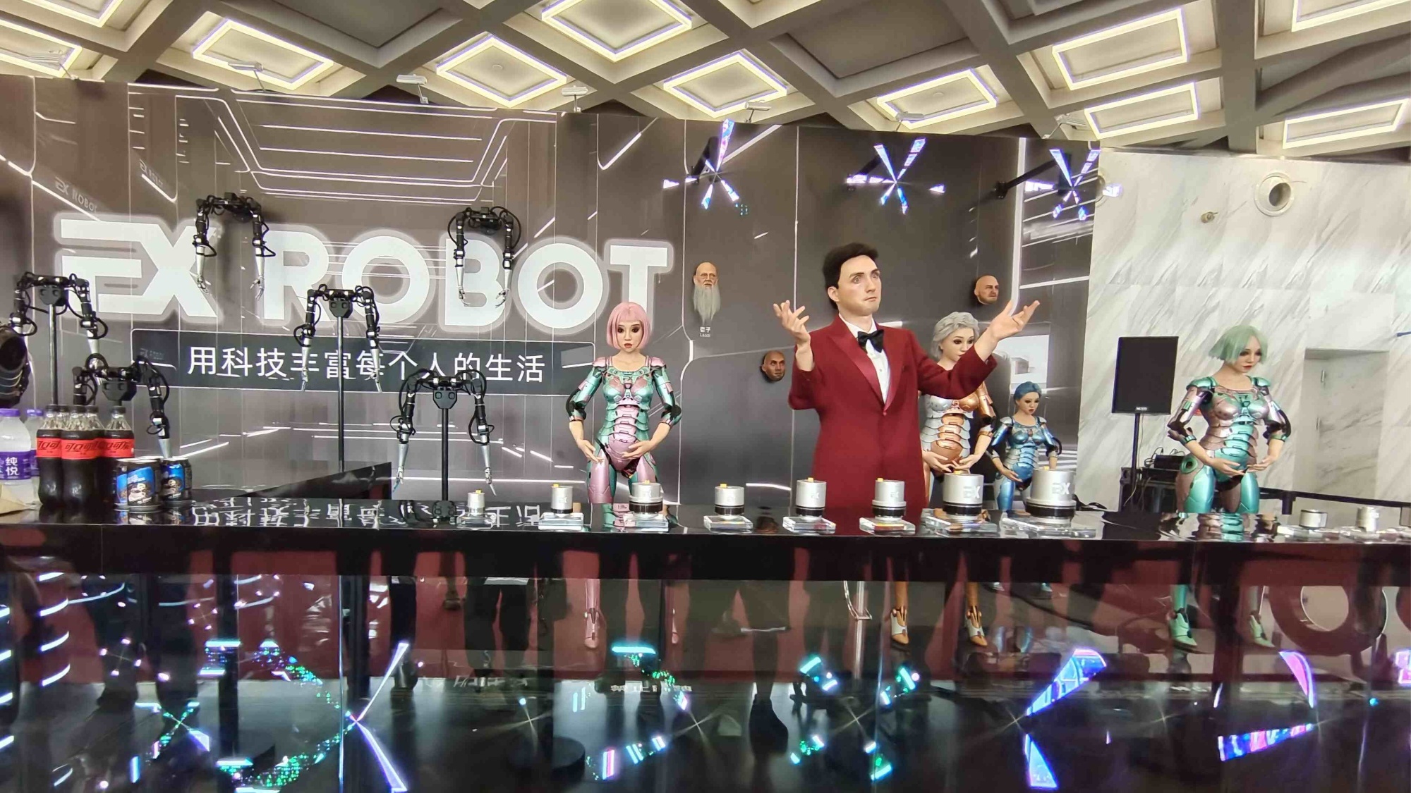 小米造“人”比特斯拉还快 首款全尺寸人形仿生机器人CyberOne发布__财经头条
