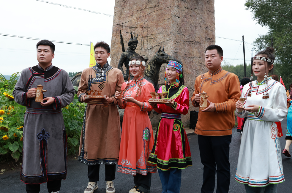 逊克县新鄂乡热烈庆祝鄂伦春族下山定居70周年_央广网