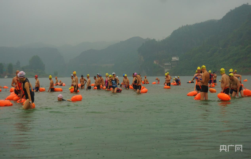 水上马拉松,千名游泳健儿畅游湖南沅江