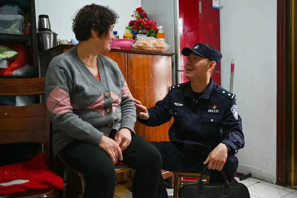 盐城民警卢俊良:让百姓幸福生活就是我的事业_央广网