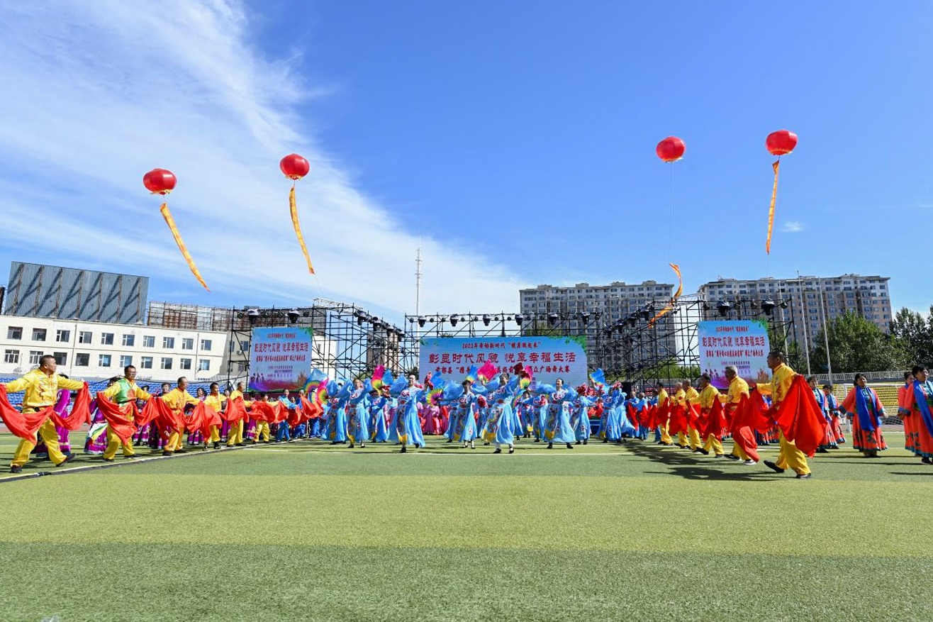 离石区水华体会- 华体会体育官方网站- 华体会体育APP下载- 世界杯指定平台西小学“大课间”舞动千人韵律操