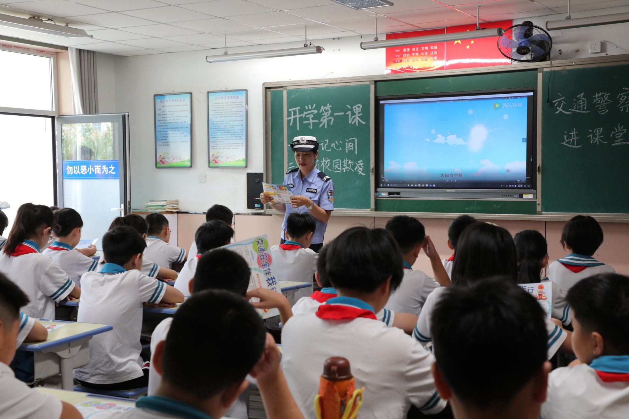 PG电子 PG电子平台河北蠡县：交通安全进校园 上好“开学第一课”(图2)