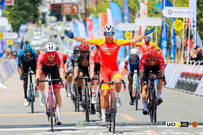 第十一届环鄱阳湖国际自行车大赛上饶开幕
