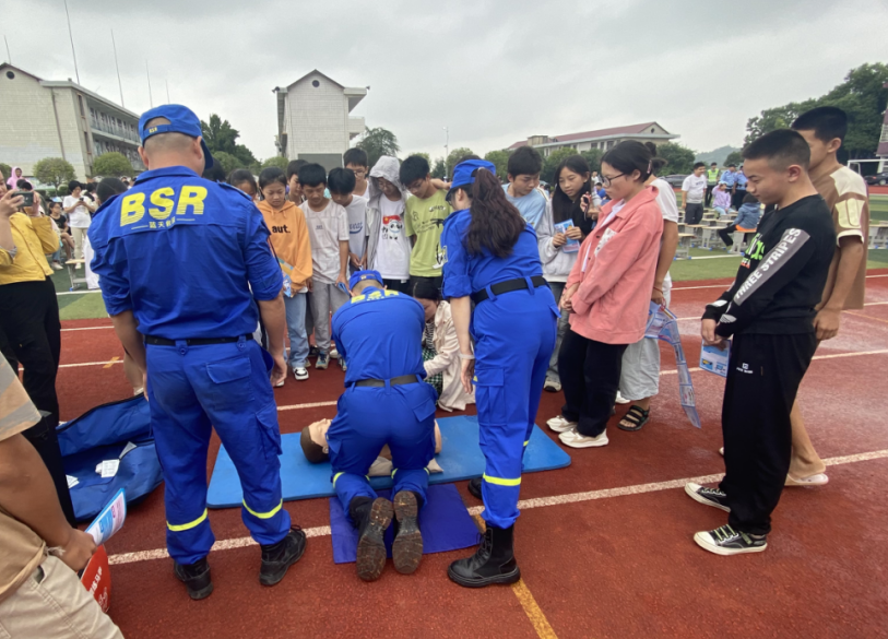 邵东：安全知识进校园  平安点亮开学季