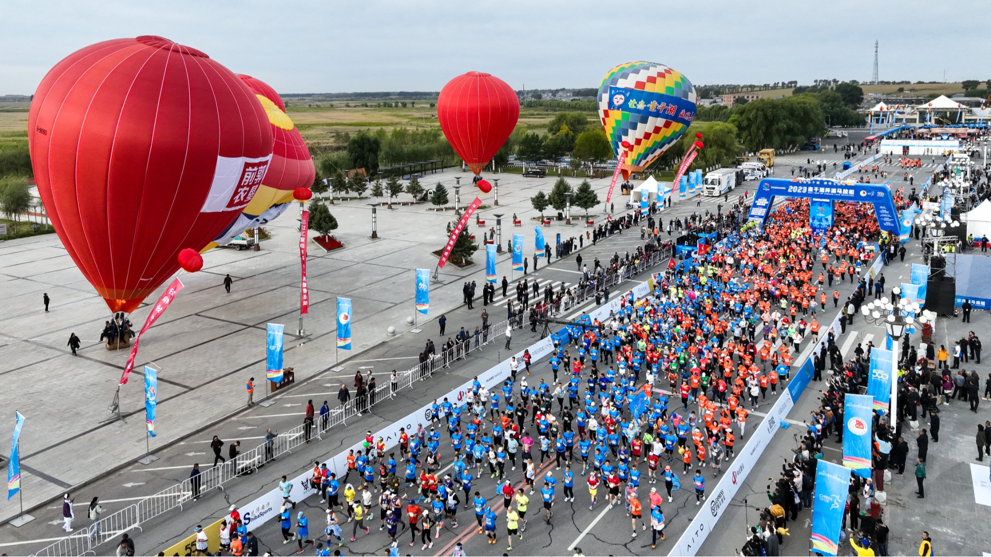 "生态查干湖激情马拉松"2023查干湖环湖马拉松鸣枪起跑