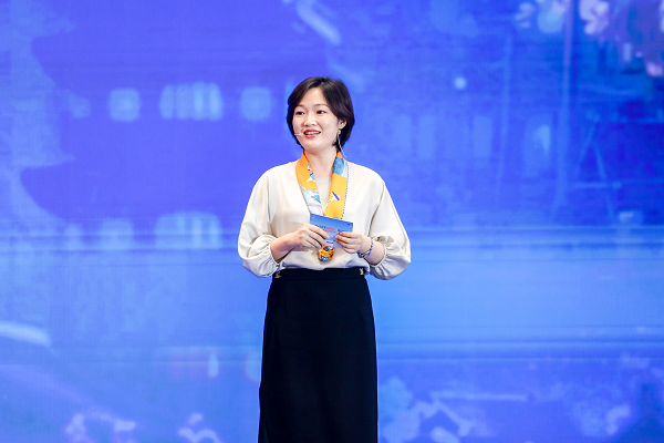 苏州团市委书记方芳进行推介(通讯员供图)活动现场,苏州为9月23日生日