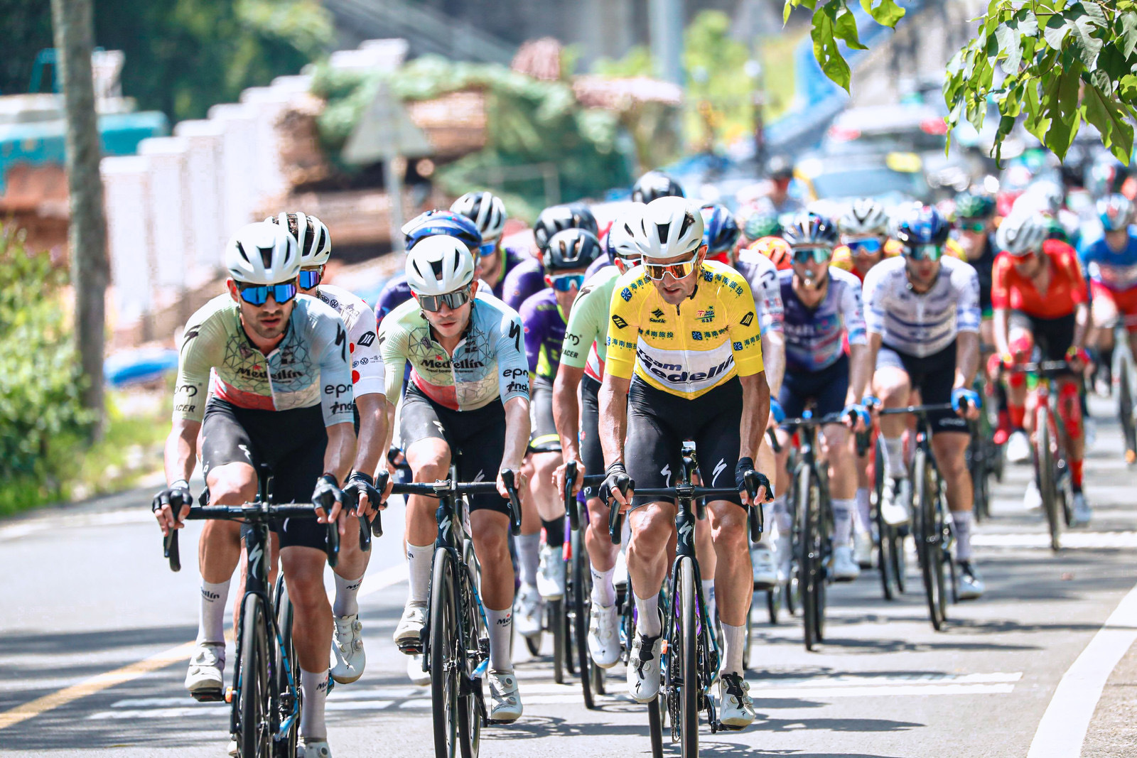 环海南岛国际公路自行车赛“皇后赛段”收官