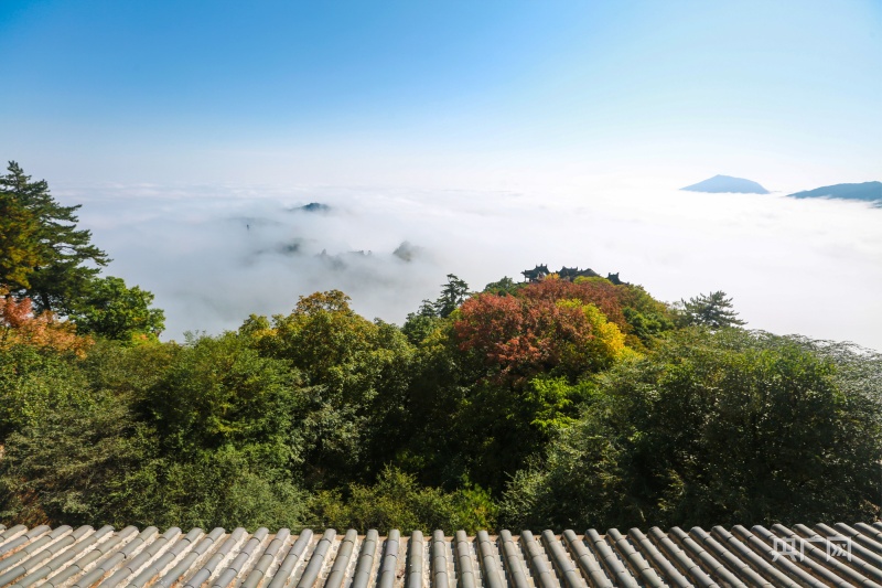 甘肃平凉崆峒山雨后秋景美如画