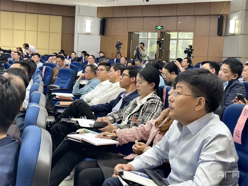 红谷滩区委常委,统战部部长陈敏,副区长皮斌,南昌大学党委副书记刘耀