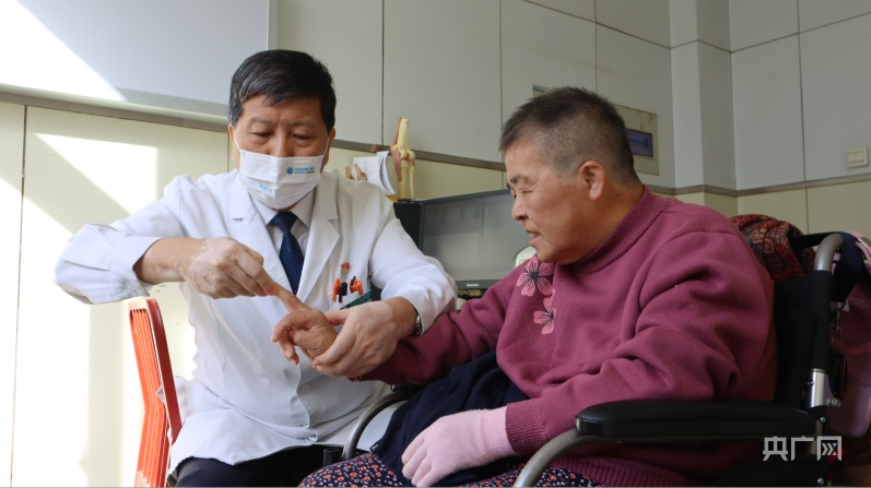 北京市普仁医院开展脊柱疾病义诊