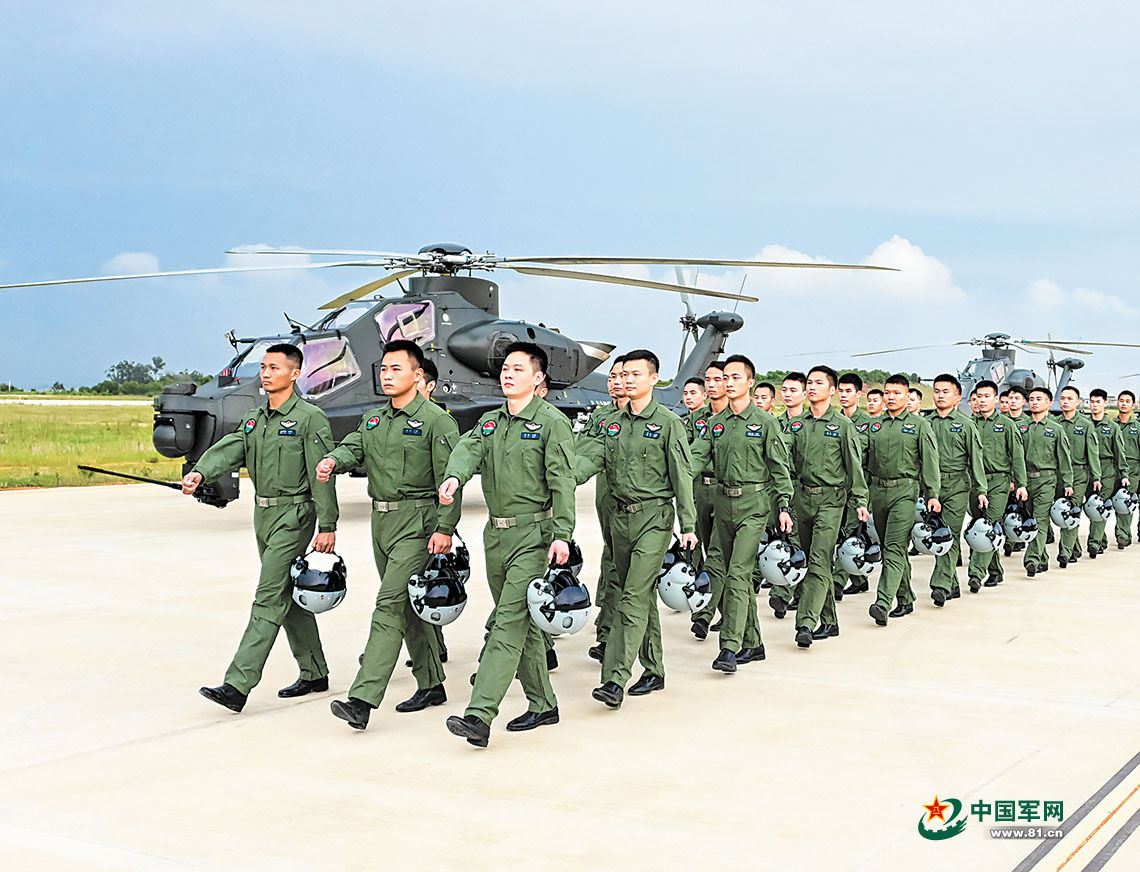 铁翼飞旋低空突袭某陆航旅海上实弹射击训练影像