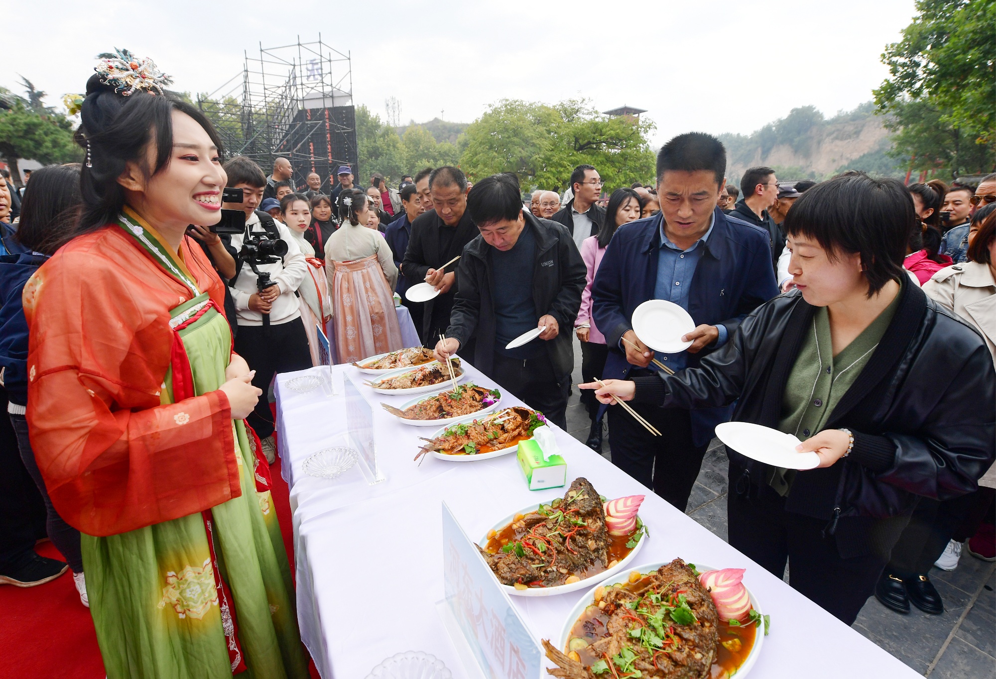 山西永济市举办首届黄河鲤鱼节