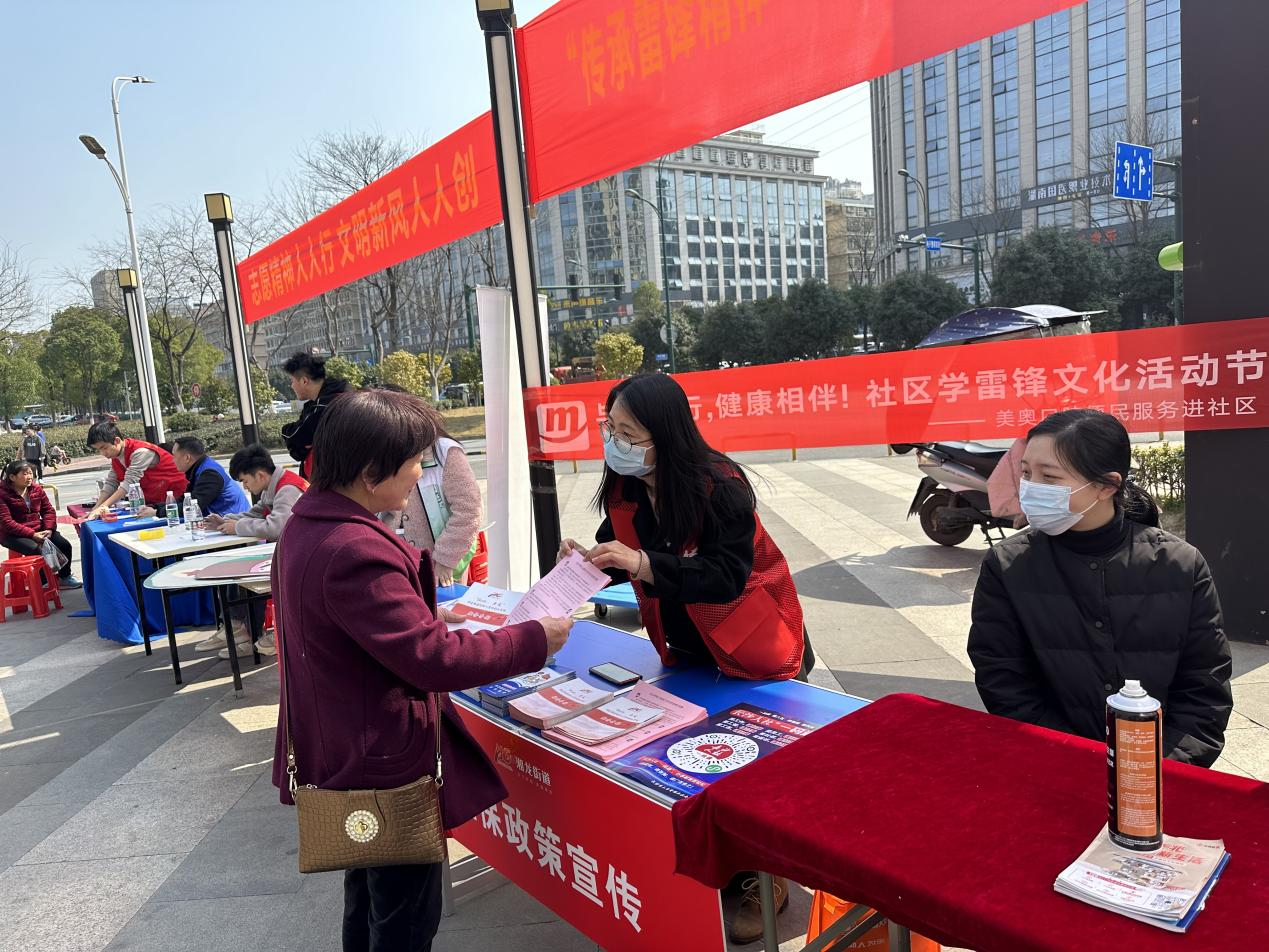 长沙县湘龙街道hello老友演绎新时代老友记