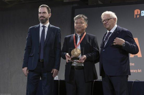中国艺术家吕中元荣获佛罗伦萨双年展最高荣誉