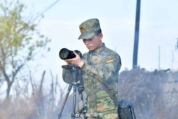 第24个中国记者节,向“兵记者”说声:你们辛苦了_央广网