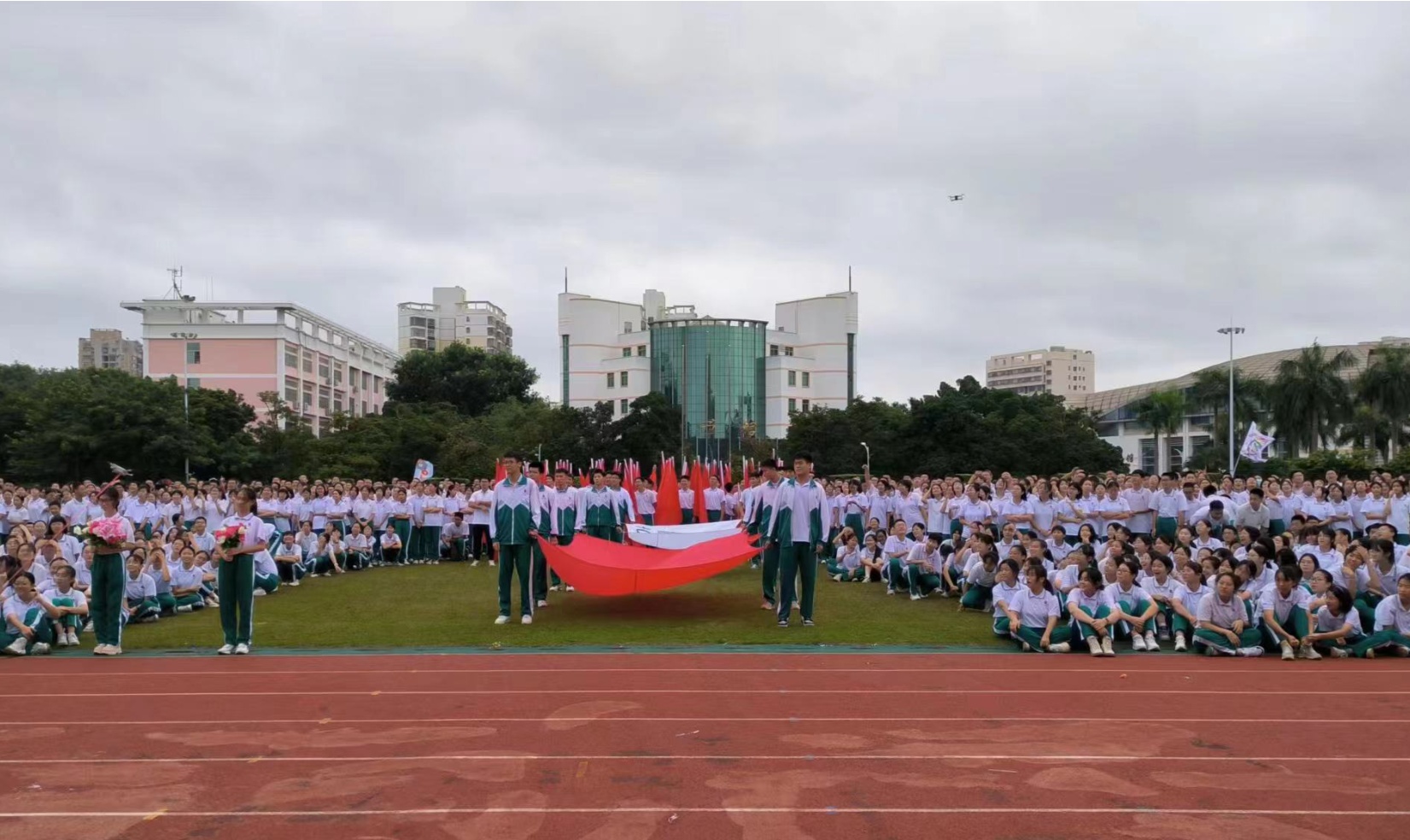 海南华侨中学第五十四届秋季田径运动会开幕(图3)