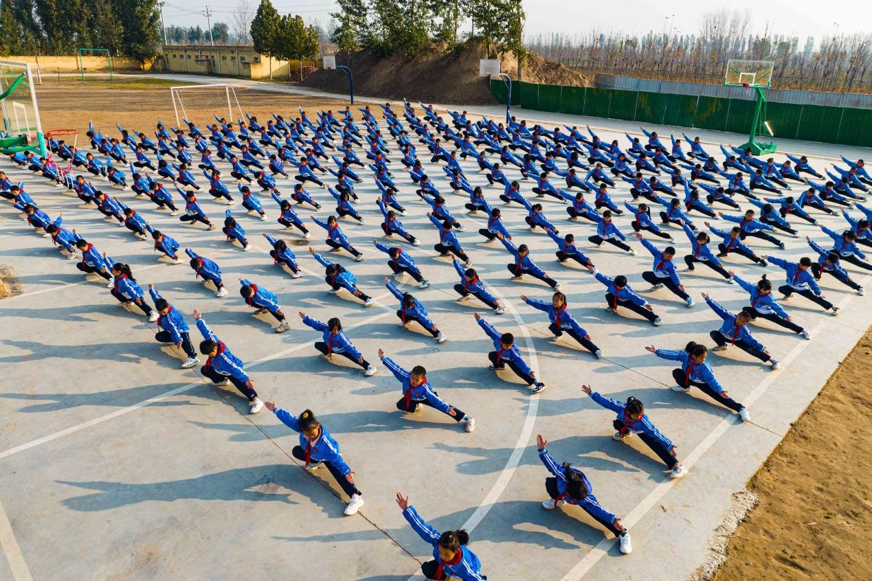 河北枣强 习练爱国武术操 尽显青春正能量