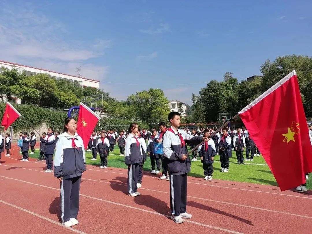 建队仪式(綦江三角中学供图)此外,学校至力于构建家校社三方协调育人