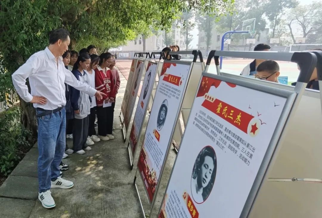 綦江三角中学绘就未成年人思想道德建设同心圆
