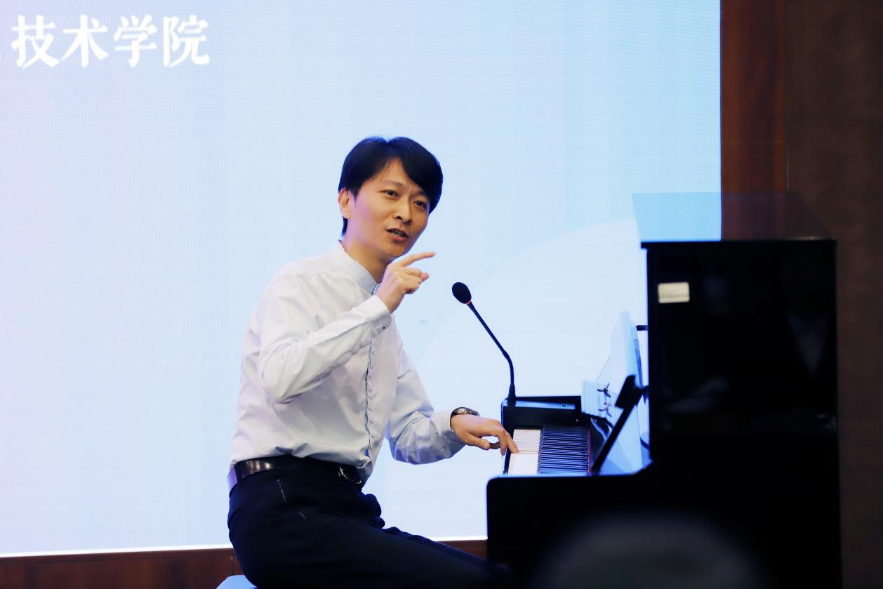 半岛棋牌·(中国)官方网站河南省2023年歌曲创作培训班在郑州工业应用技术学院举(图5)