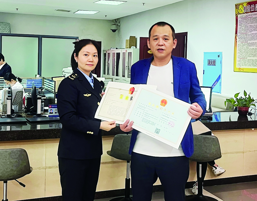湖南衡阳:“一照通”破解“准入不准营”(图1) 湖南衡阳:“一照通”破解“准入不准营”(图1)