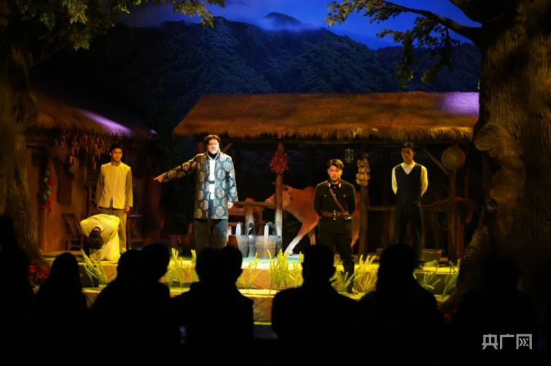 安徽首个沉浸式戏剧《立夏》在金寨首演