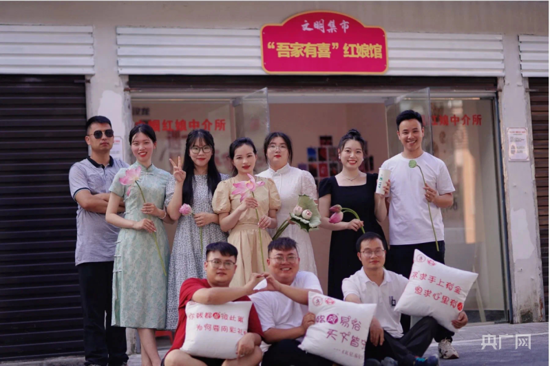 江西龙南：“公益红娘”引领乡风文明新婚俗